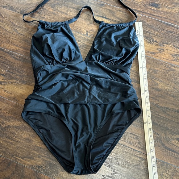 Cupshe Black One Piece Halter Tie Neck Slimming Padded Full Coverage Swimsuit 1X - Picture 3 of 13